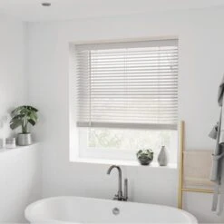 Fauxwood Venetian Blind -Habitat Store 30656908 alt02
