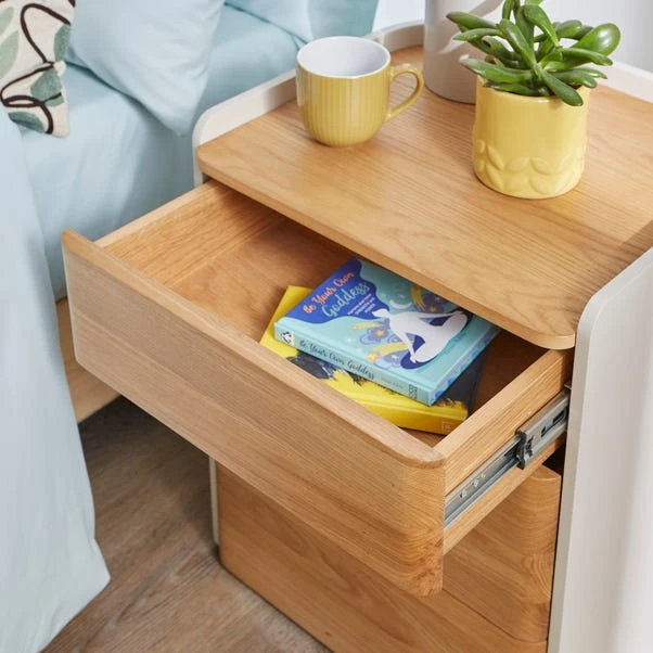 Reggie 3 Drawer Bedside Table, Oak Effect 5 Reggie 3 Drawer Bedside Table, Oak Effect - Image 3