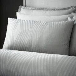 Hotel Geometric Jacquard Duvet Cover & Pillowcase Set -Habitat Store 30873715 alt01