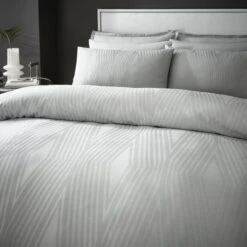 Hotel Geometric Jacquard Duvet Cover & Pillowcase Set -Habitat Store 30873716 alt02