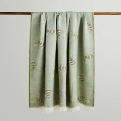 Bee Jacquard Woven Throw 155x170