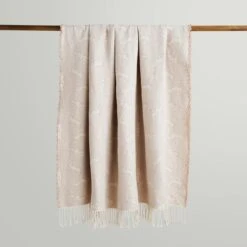 Hare Jacquard Woven Throw 130x180cm -Habitat Store 30898329 alt02