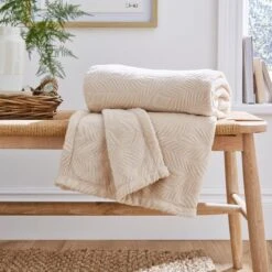 Leila Leaf Fleece Throw 130x170cm -Habitat Store 30898341