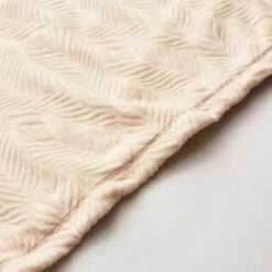 Leila Leaf Fleece Throw 130x170cm -Habitat Store 30898341 alt04