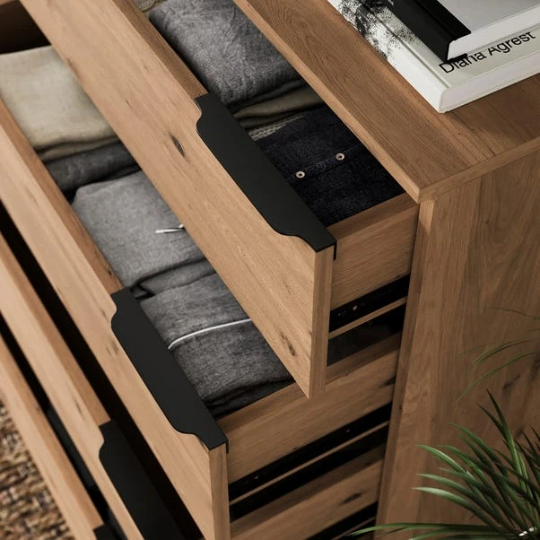 Reynolds 4 Drawer Chest 5 Reynolds 4 Drawer Chest - Image 3