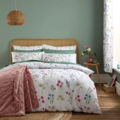 Moxley Meadows Red Oxford Pillowcase 7 Moxley Meadows Red Oxford Pillowcase -Habitat Store 30902513 alt01