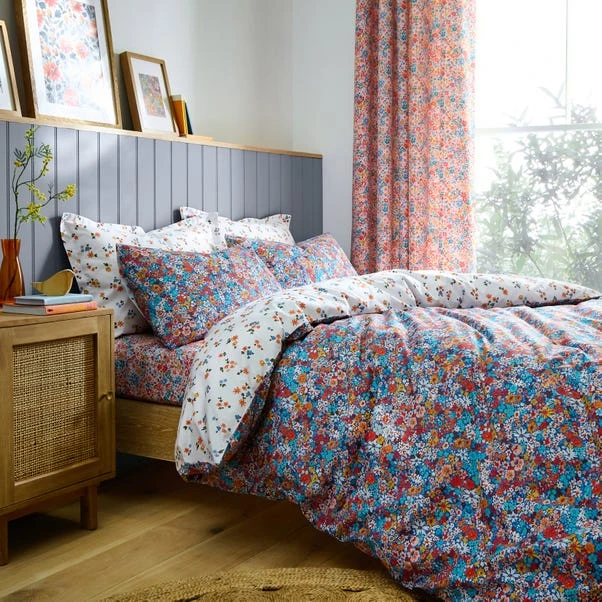 Avie Ditsy Floral Pink Polycotton Fitted Sheet 6 Avie Ditsy Floral Pink Polycotton Fitted Sheet - Image 4