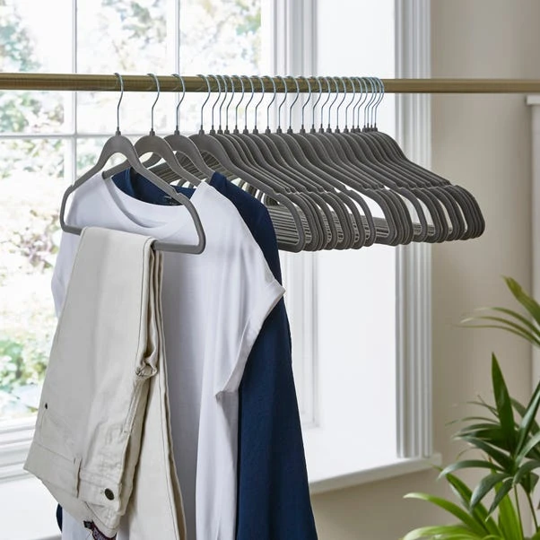 Set Of 25 Flocked Velvet Hangers 6 Set Of 25 Flocked Velvet Hangers - Image 4