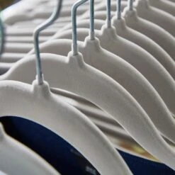 Set Of 25 Flocked Velvet Hangers 9 Set Of 25 Flocked Velvet Hangers -Habitat Store 30920314 alt01