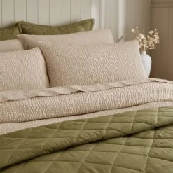 Larken Seersucker Duvet Cover And Pillowcase Set -Habitat Store 30929887 alt03