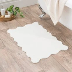 Scalloped Bath Mat