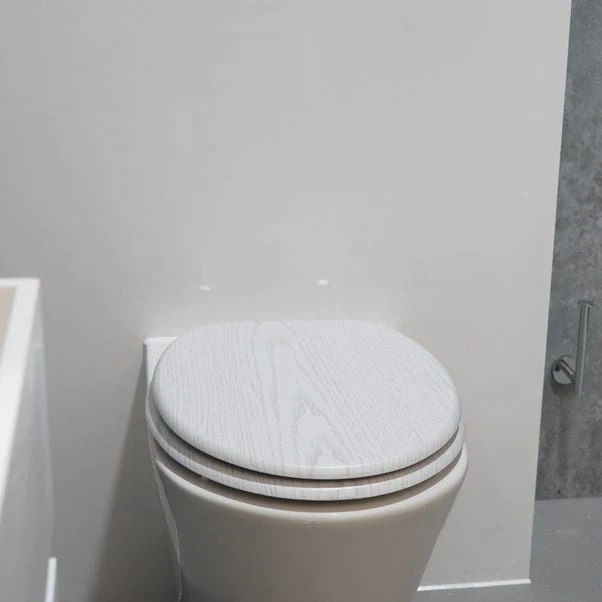 White Oak Effect Toilet Seat 4 White Oak Effect Toilet Seat - Image 2